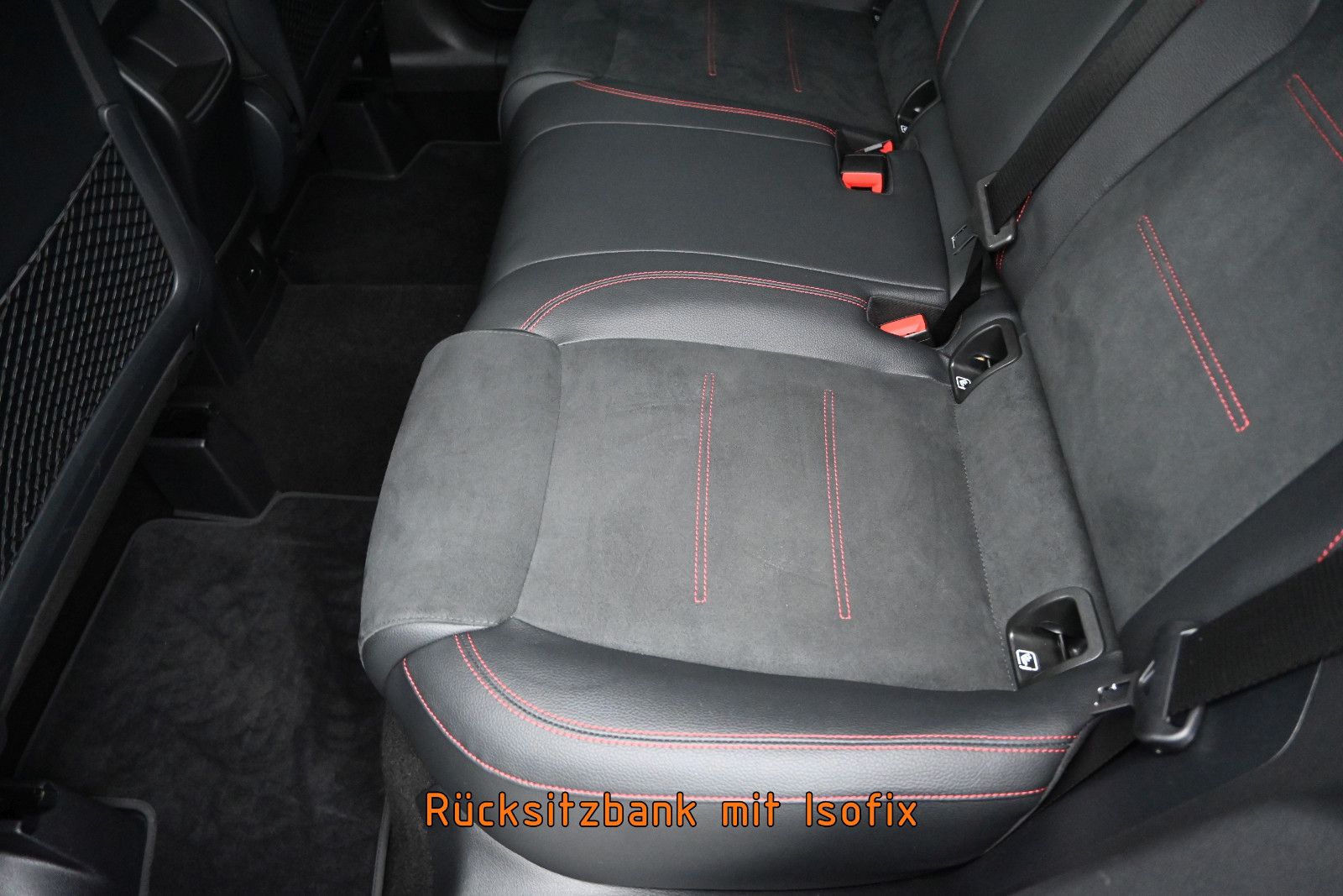 Fahrzeugabbildung Mercedes-Benz GLA 250 DCT AMG Line °DISTRONIC°HUD°STANDHEIZUNG