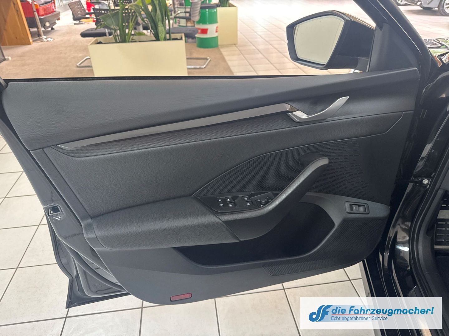 Fahrzeugabbildung SKODA Octavia Combi 2.0 TDI 110 kW Sportline Sportpake