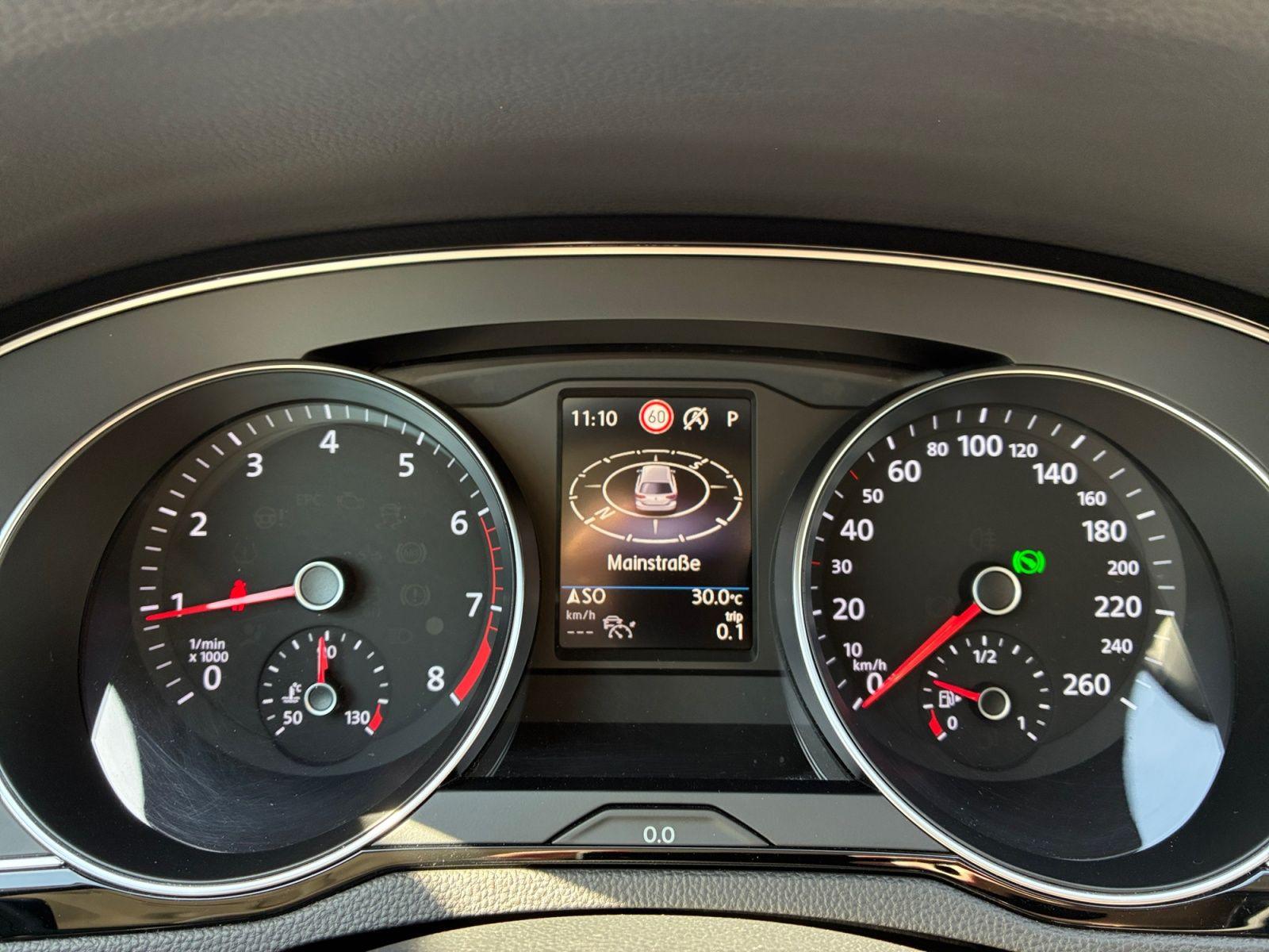 Volkswagen Passat Variant Business 1.5 TSI DSG / Navi, AHK