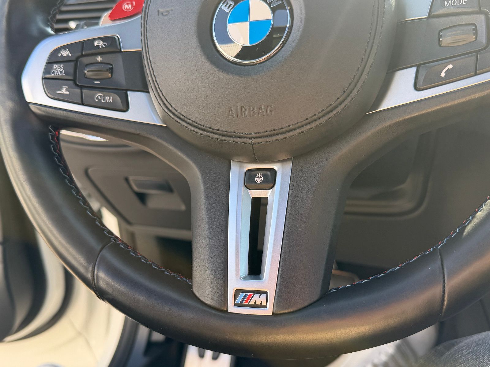 Fahrzeugabbildung BMW X4 M Competition/HUD/HARMAN-KARDON/S-DACH/AMBIEN