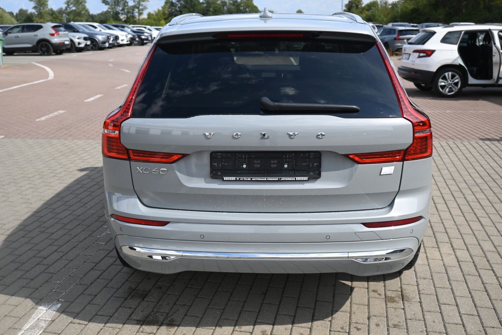 Fahrzeugabbildung Volvo XC60 T6 Essential AWD*PDC*AHK*PANO*STHZG*