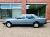 Mercedes-Benz Mercedes 230 E Rentnerfahrzeug Historie Di... - Mercedes-Benz 230 Gebrauchtwagen in Hamburg