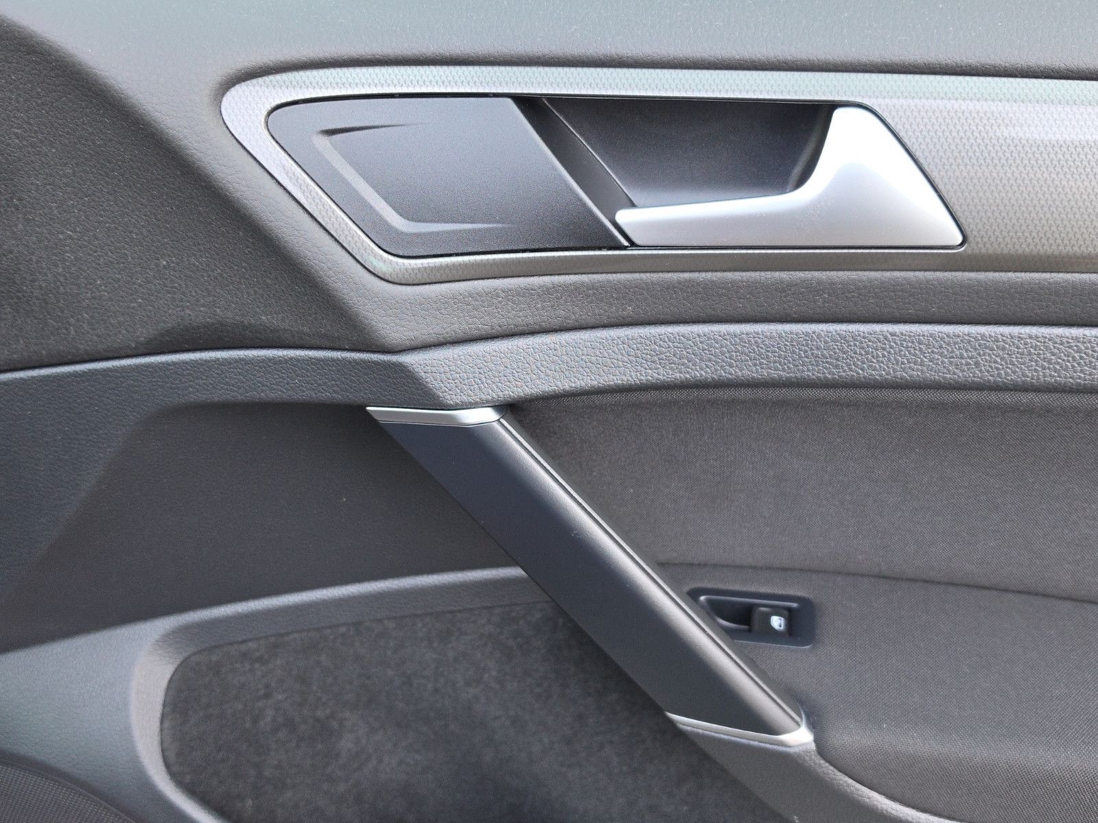 Fahrzeugabbildung Volkswagen Golf VII IQ.DRIVE Start-Stopp AUTOMATIK NAVI
