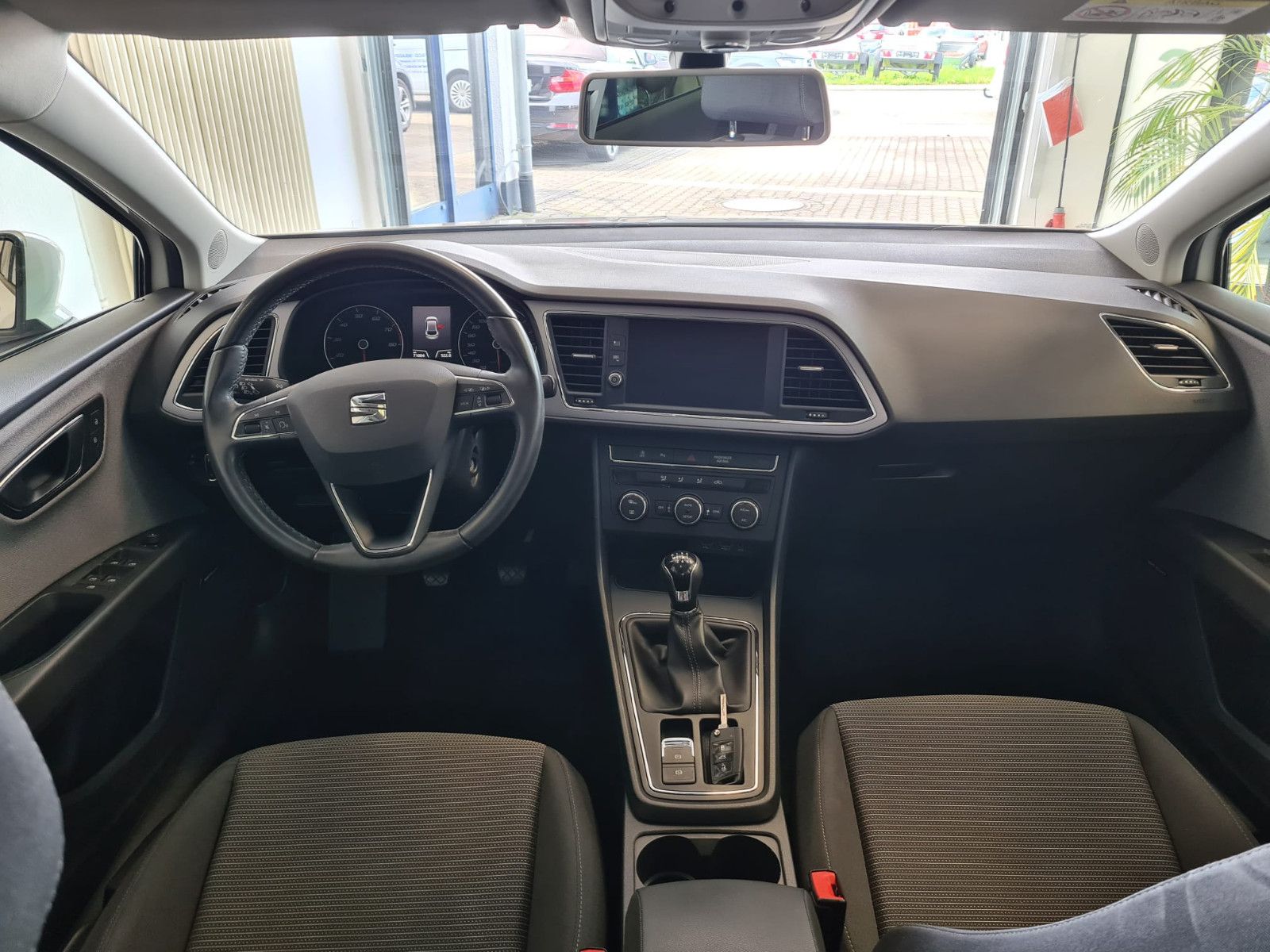 Fahrzeugabbildung SEAT Leon Style / 1. HAND / SCHEKCHEFT / GARANTIE