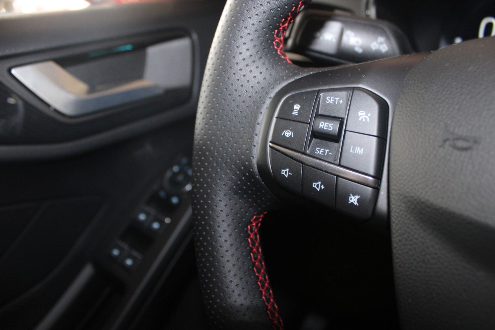 Fahrzeugabbildung Ford Focus ST-Line X Aut. LED ACC Pano HUD WinterPak.