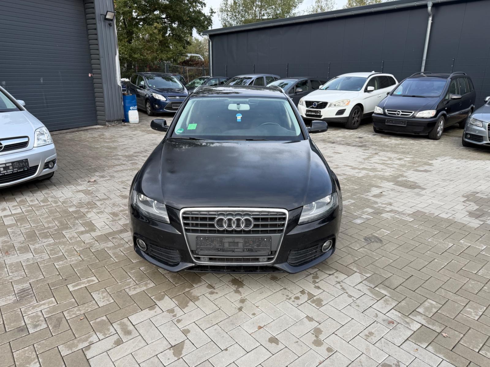 Audi A4 2011 — салон