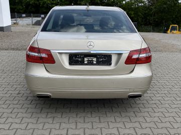 Mercedes E 200 - 4