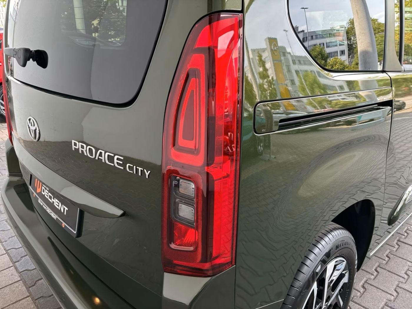 Fahrzeugabbildung Toyota Proace City Verso 1.2 L1 Kamera,LED,Matrix,Navi