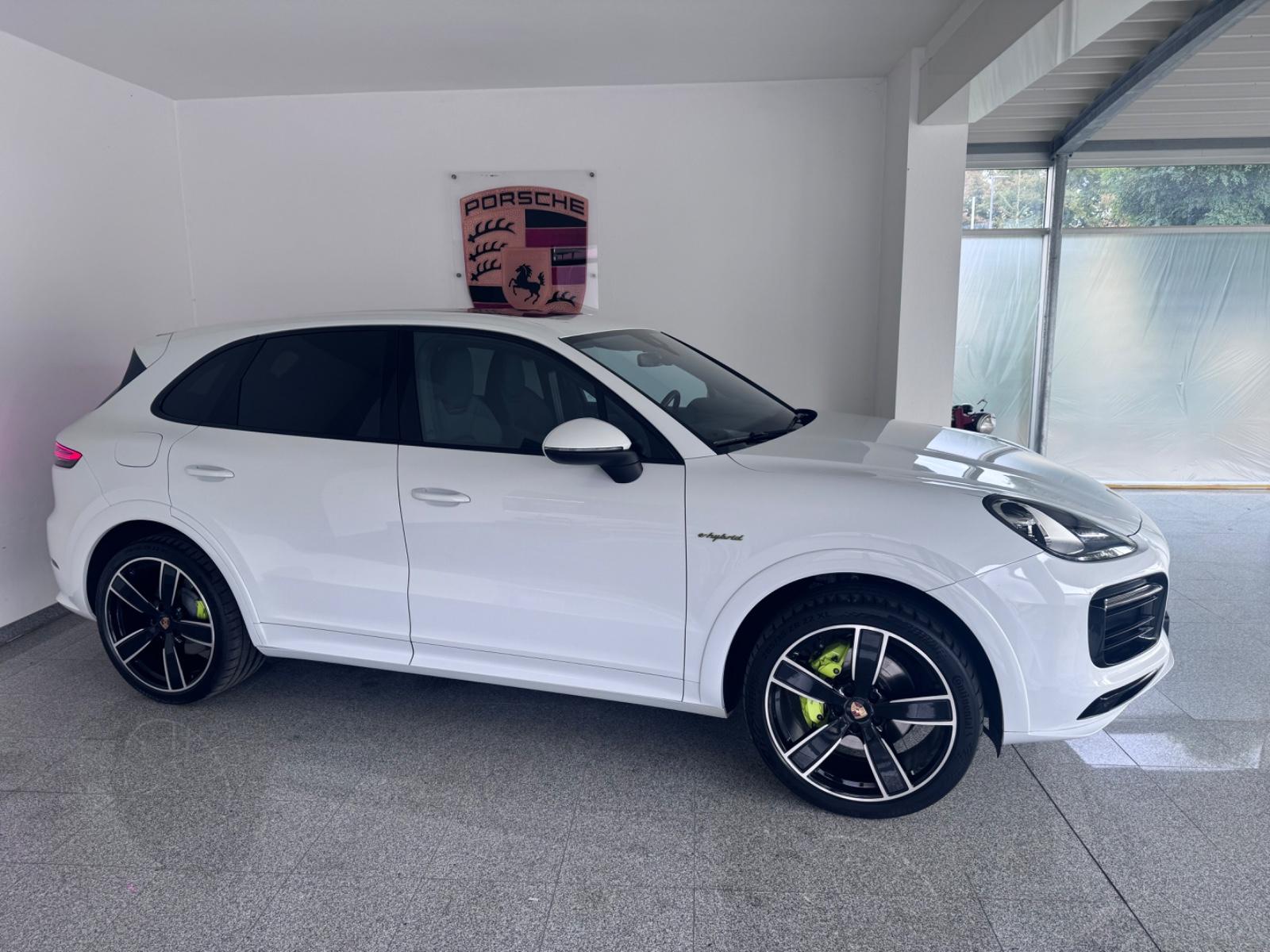 Porsche Cayenne E-Hybrid-Sport Design -22 Zoll- Approved