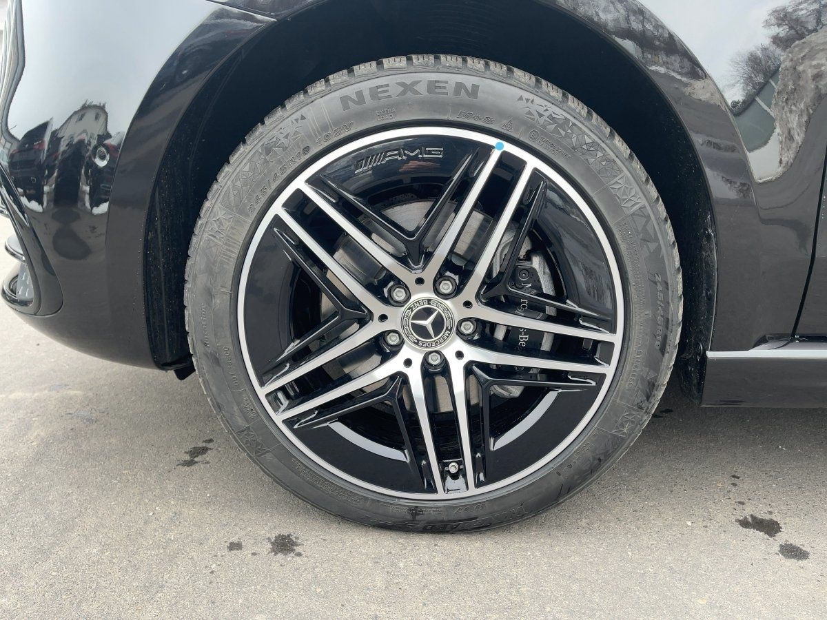Fahrzeugabbildung Mercedes-Benz V 300 d 4M lang AMG/Night/Pano/360°/Airmatic/AHK