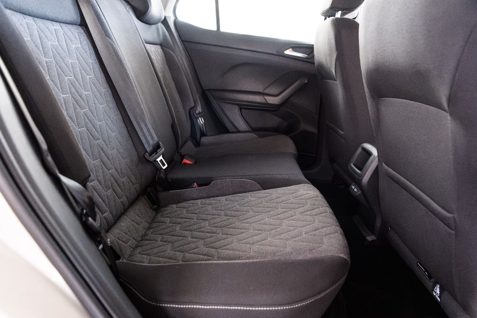 Fahrzeugabbildung Volkswagen T-Cross Life 1.0 TSI LED+KAMERA+NAVI+ACC+5 J.GAR