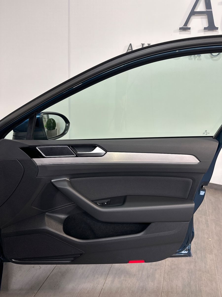 Fahrzeugabbildung Volkswagen Passat Variant 2.0 TDI Business NAV+IQ-LIGHT