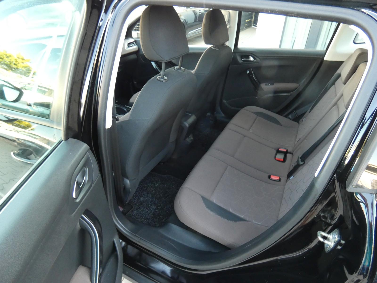 Peugeot 2008 Active Automatik Navi Alu Met.