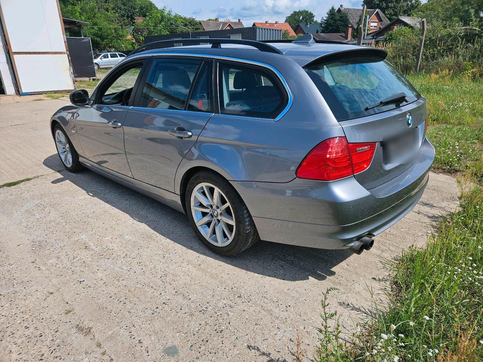 BMW 225 2009 — interior