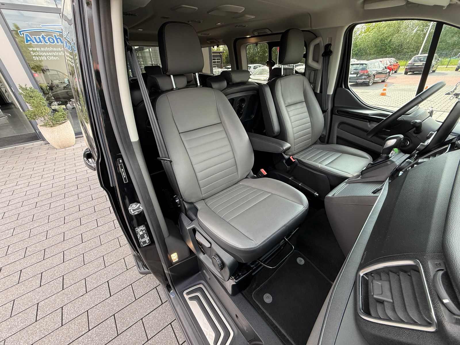 Fahrzeugabbildung Ford Transit/Tourneo Custom Kombi 320 L2 Tourneo Tita