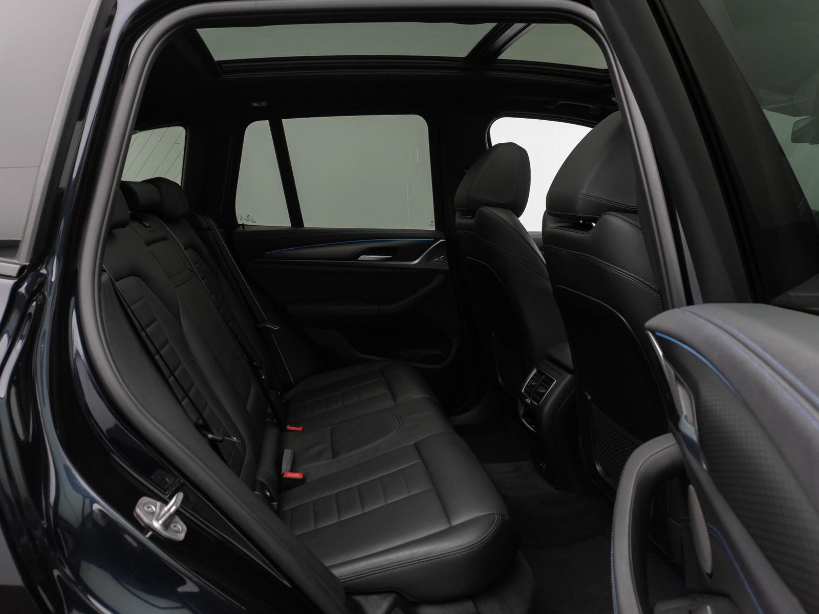 Fahrzeugabbildung BMW iX3 Impressive M Sport Panoram Laser 360°HUD H/K