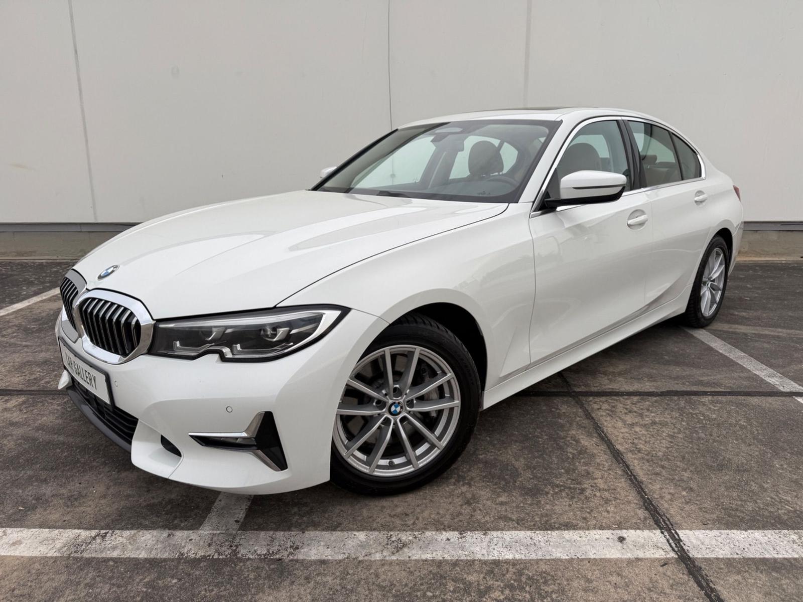 BMW 330 Luxury Line*ACC*LED*Keyless*Live*Scheckheft