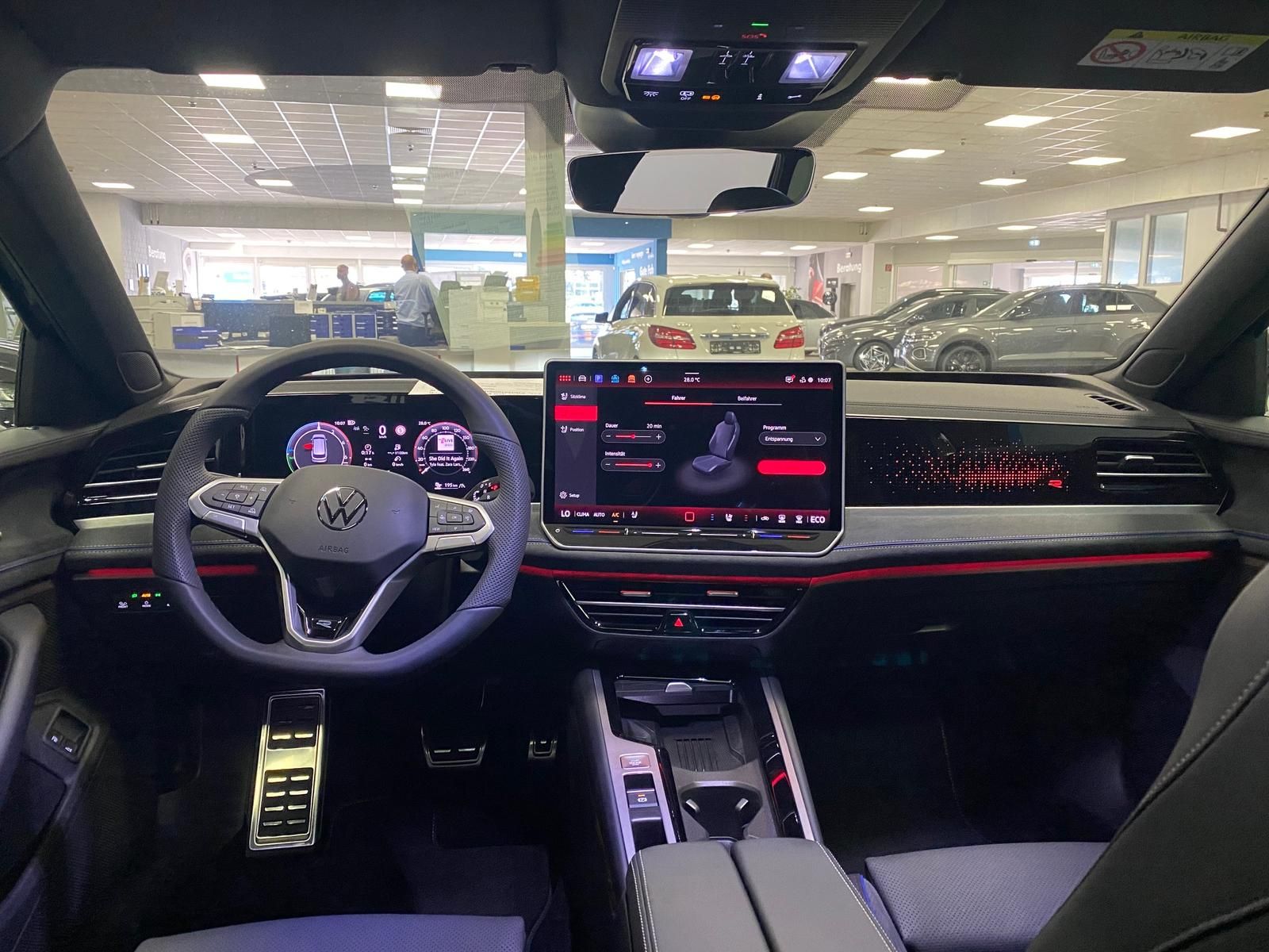 Fahrzeugabbildung Volkswagen Passat Variant 1.5 TSI eHybrid DCC R-Line