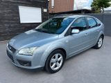 Ford Focus Lim. Titanium 1.6 *AHK*KLIMA*STZHZG*NAVI* - Ford Focus aus 2005: ST