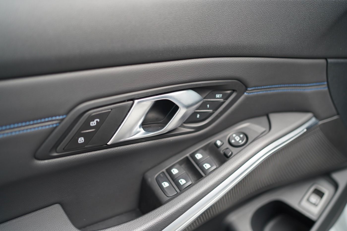 Fahrzeugabbildung BMW 330dA M Sport +Komfortzugang+Akustikglas+LED+