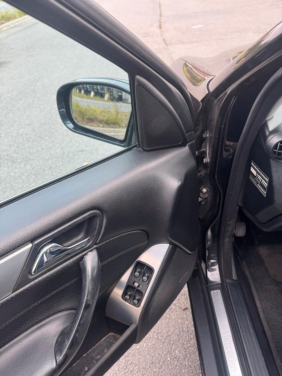 Mercedes-Benz C220 2006 — photo 12