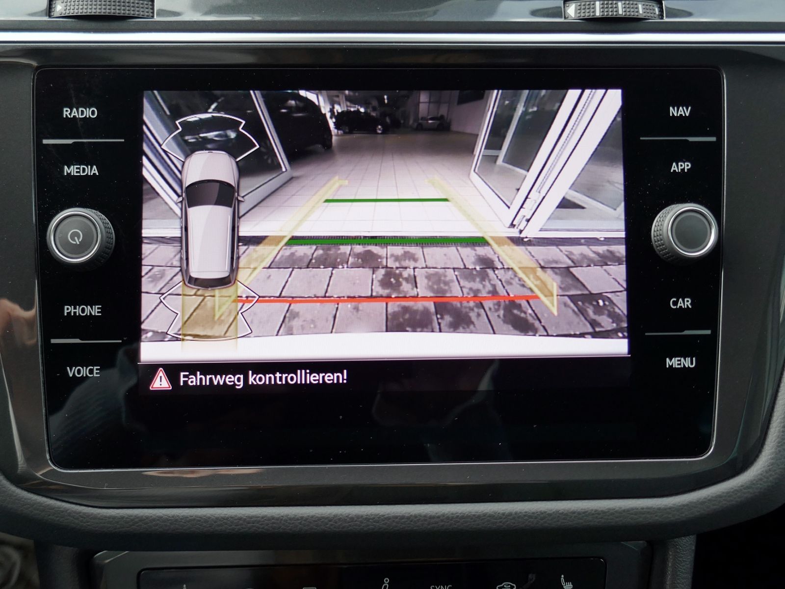 Fahrzeugabbildung Volkswagen Tiguan MOVE 2.0 TDI DSG | LED RFK ACC Navi