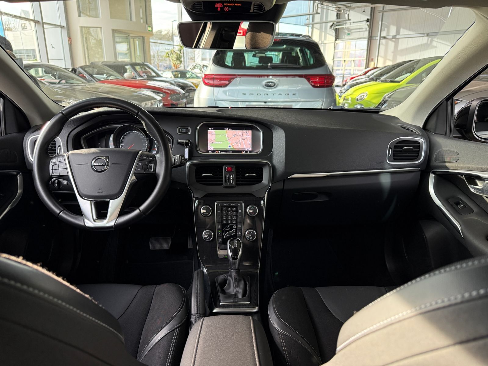 Fahrzeugabbildung Volvo V40 T3 Momentum RFK LED NAVI