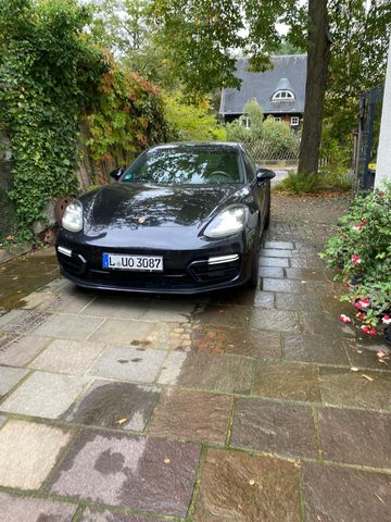 Porsche Panamera 4S Individual ab Werk all...