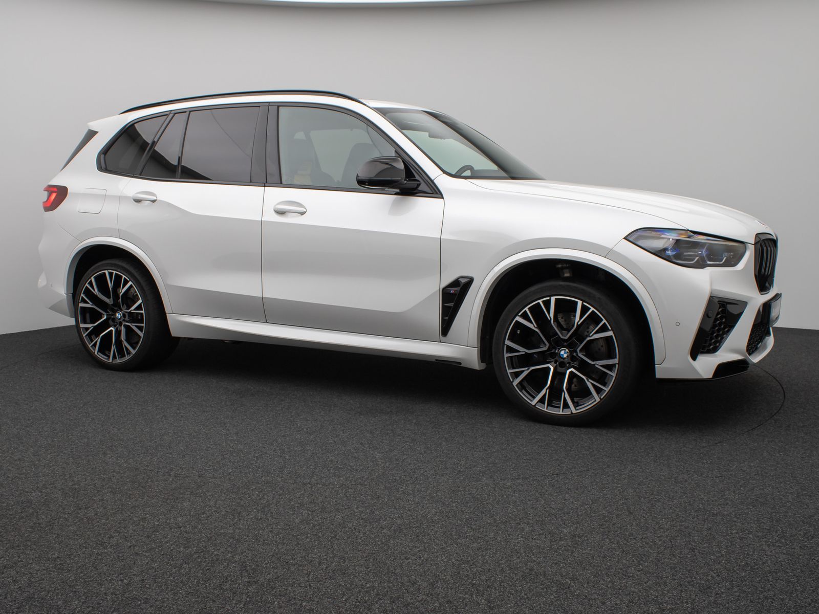Fahrzeugabbildung BMW X5 M  Competition Panorama Laser 360°B&W SoftCL