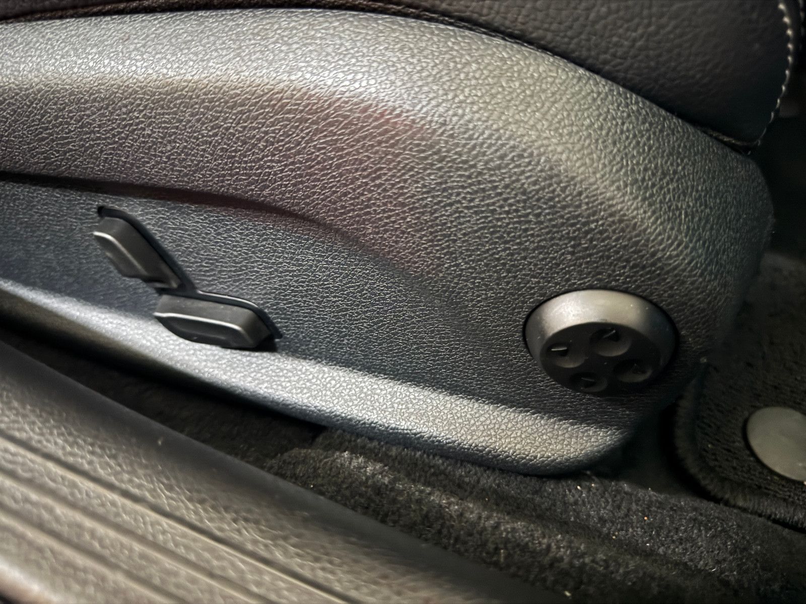 Fahrzeugabbildung Mercedes-Benz C 200 9GT CABRIO 2X AMG LINE AIRSCARF 360°KAMERA