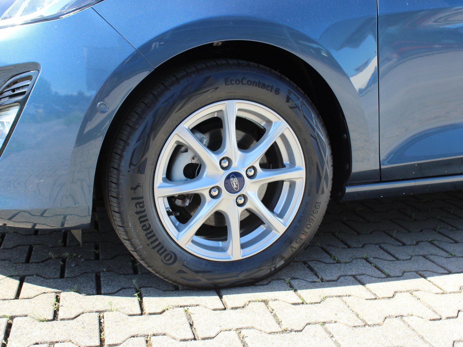 Fahrzeugabbildung Ford Fiesta Titanium 1,0 EcoBoost