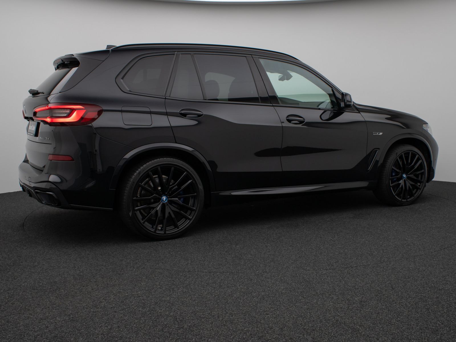 Fahrzeugabbildung BMW X5 xD45e M Sport Panorama Laser 360°HUD DAB HiFi