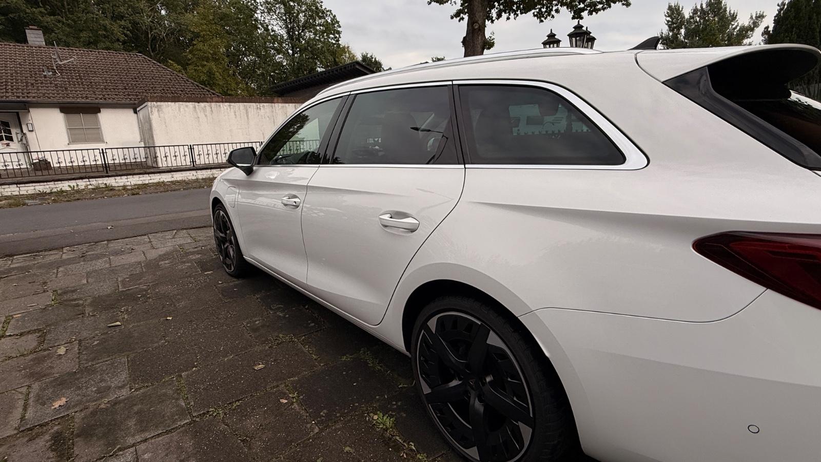 Seat Leon 1.4 e-HYBRID Xcellence DSG Sportstourer...