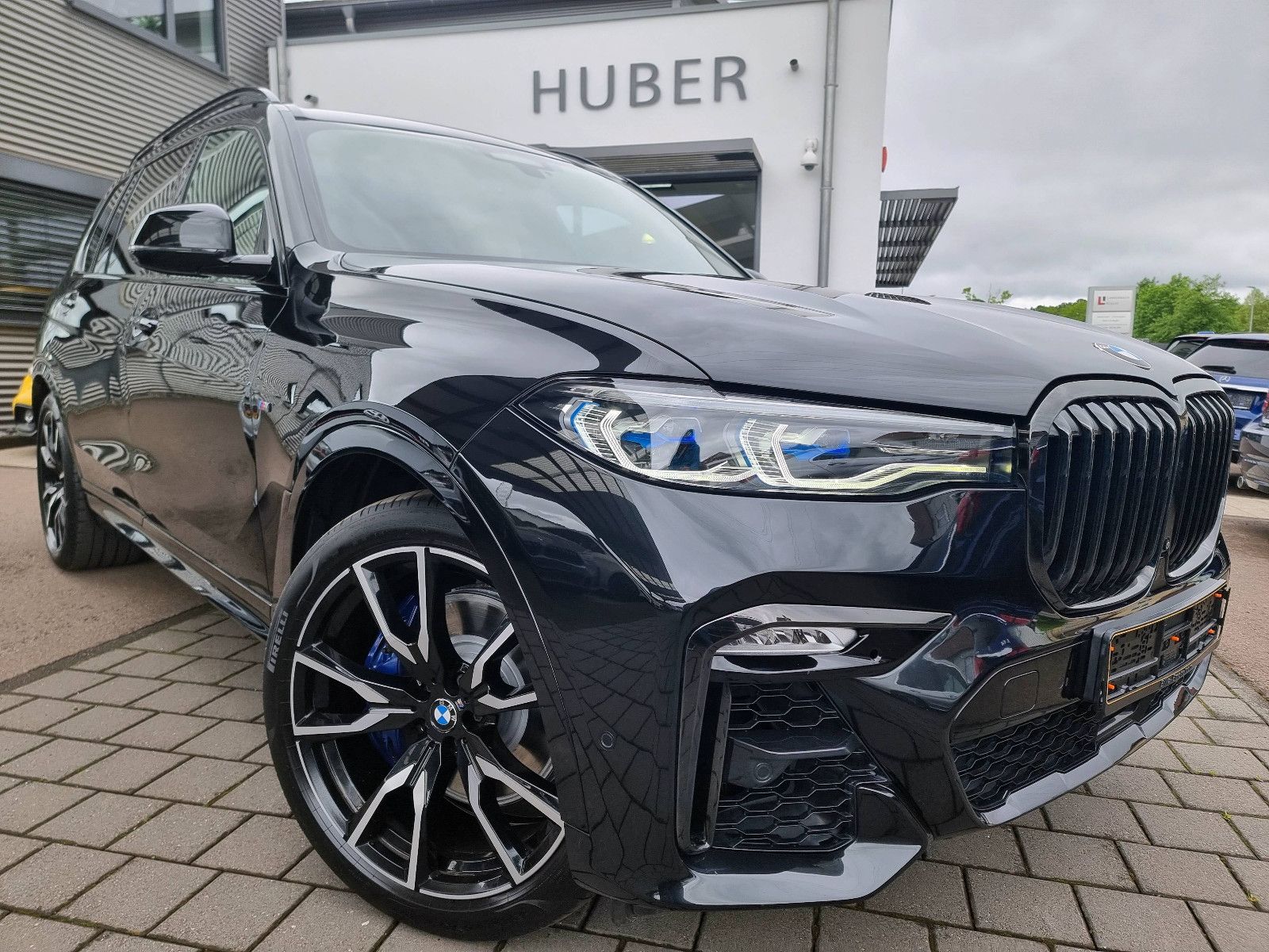BMW X7 40d M-Paket SoftClose HUD Pano h&amp;k Laser 22"