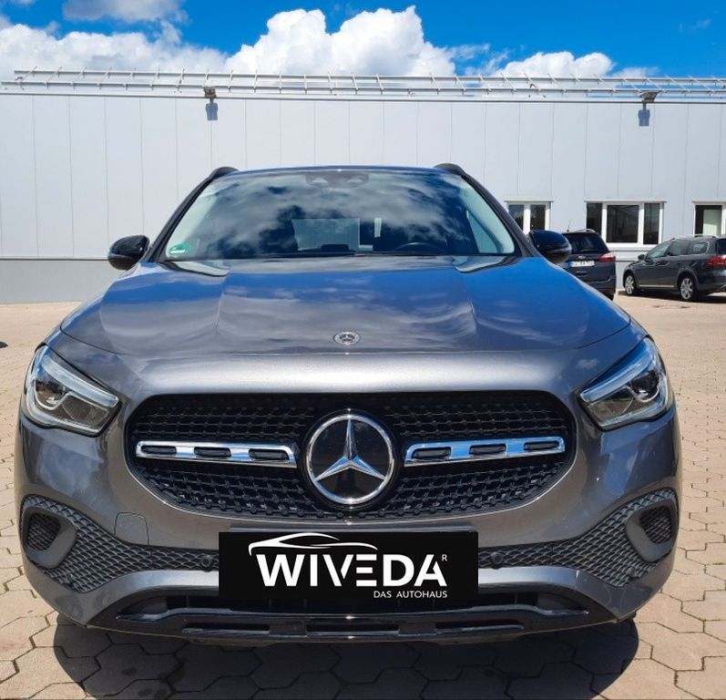 MERCEDES-BENZ GLA 220