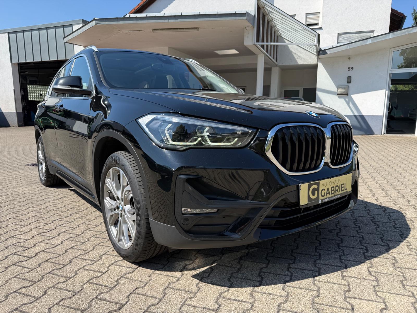 BMW X1 xDr 20 d Sport Line LED Navi Stop&Go Pano HuD