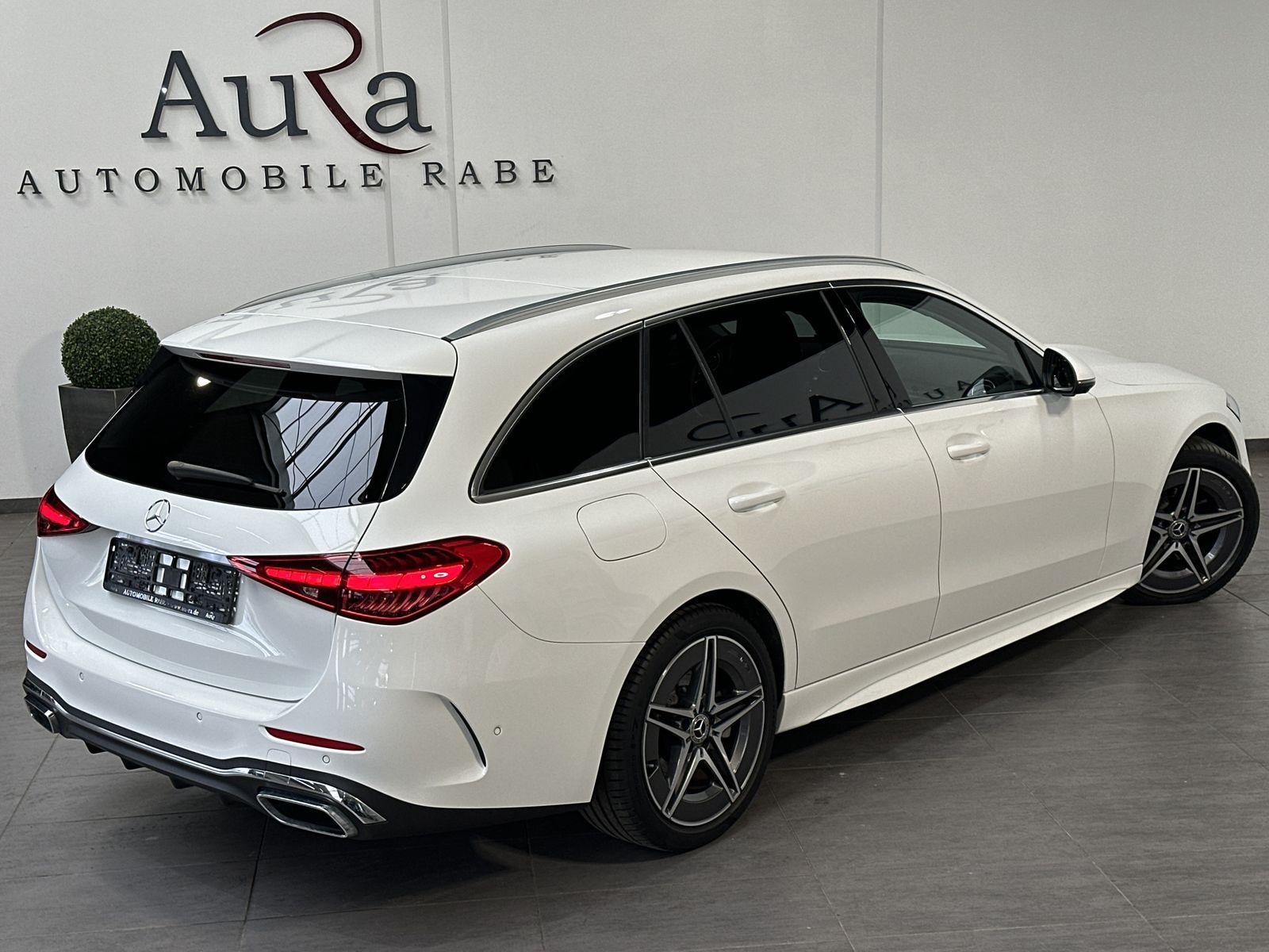 Fahrzeugabbildung Mercedes-Benz C 220d T 4M AMG-Line NAV+LED+ACC+360°+STANDHEIZU