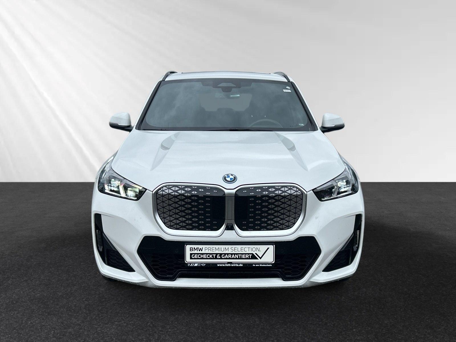 BMW iX1 xDrive30 M Sport AHK Pano Head-Up H/K, миниатюра 7
