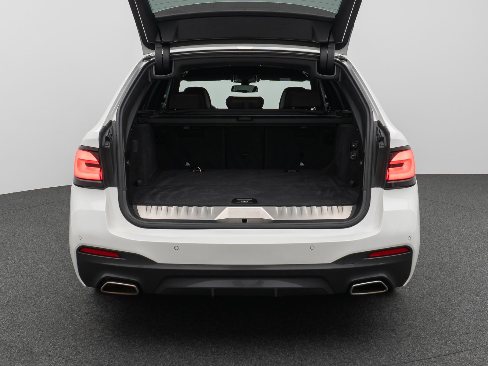 Fahrzeugabbildung BMW 530e M Sport Kamera DAB DrivAssist Komfort AHK