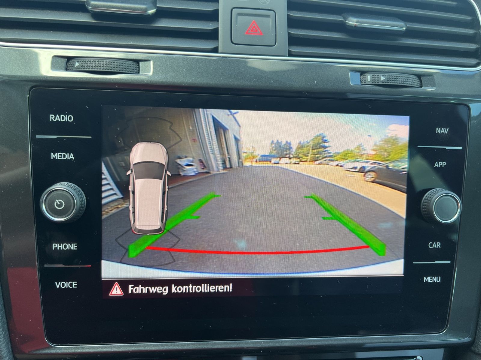 Fahrzeugabbildung Volkswagen Golf VII Variant TDI R-Line  DSG Navi ACC RFK SH