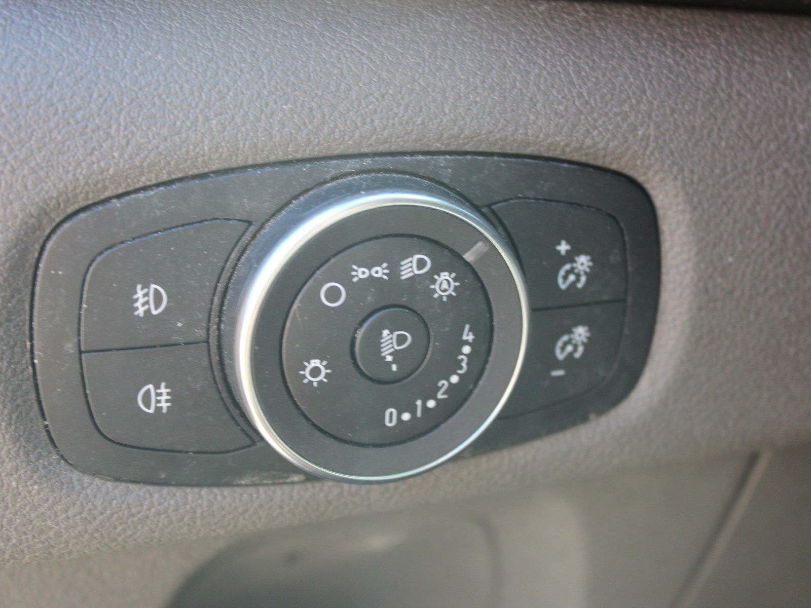 Fahrzeugabbildung Ford Transit Custom 320 L1 Sport 2,0 TDCi