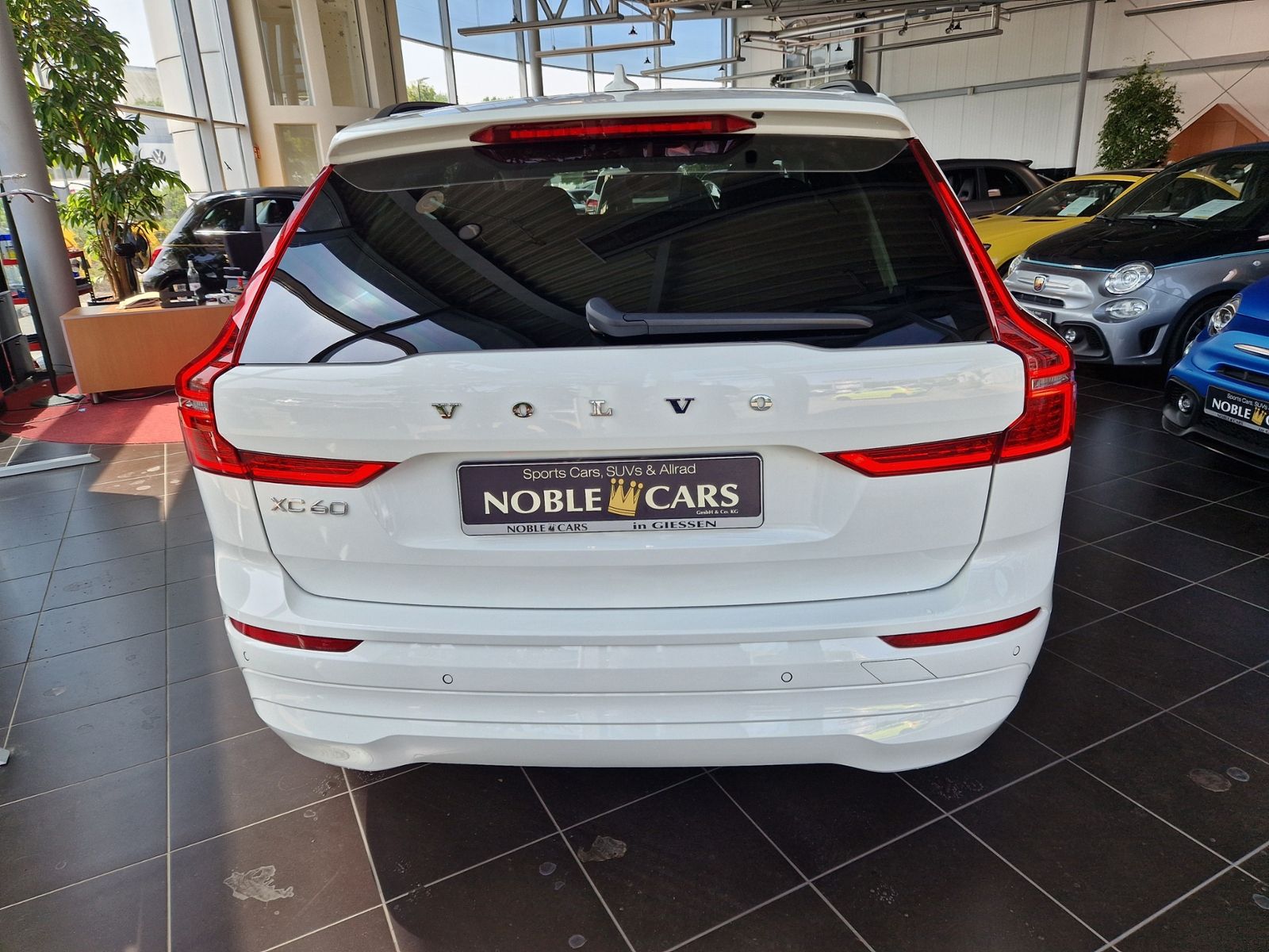 Fahrzeugabbildung Volvo XC60 Momentum Pro 2WD PANO H/K LED