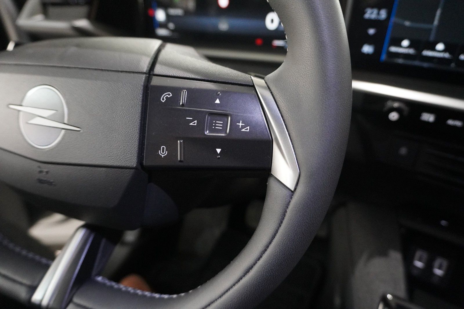 Fahrzeugabbildung Opel Grandland 1.2 48V HYBRID NAVI/LED/KAMERA/DAB+