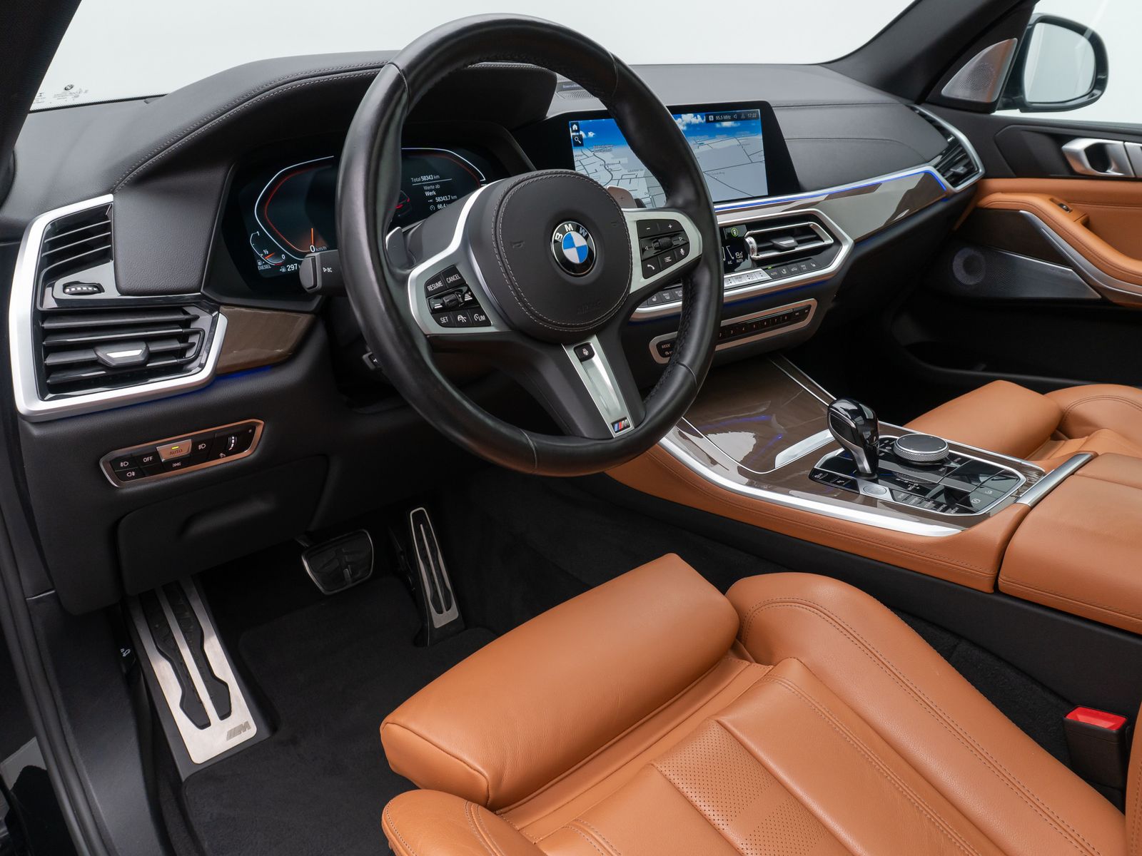 Fahrzeugabbildung BMW X5 xD30d M Sport B&W HUD DAB Panorama 22Zoll
