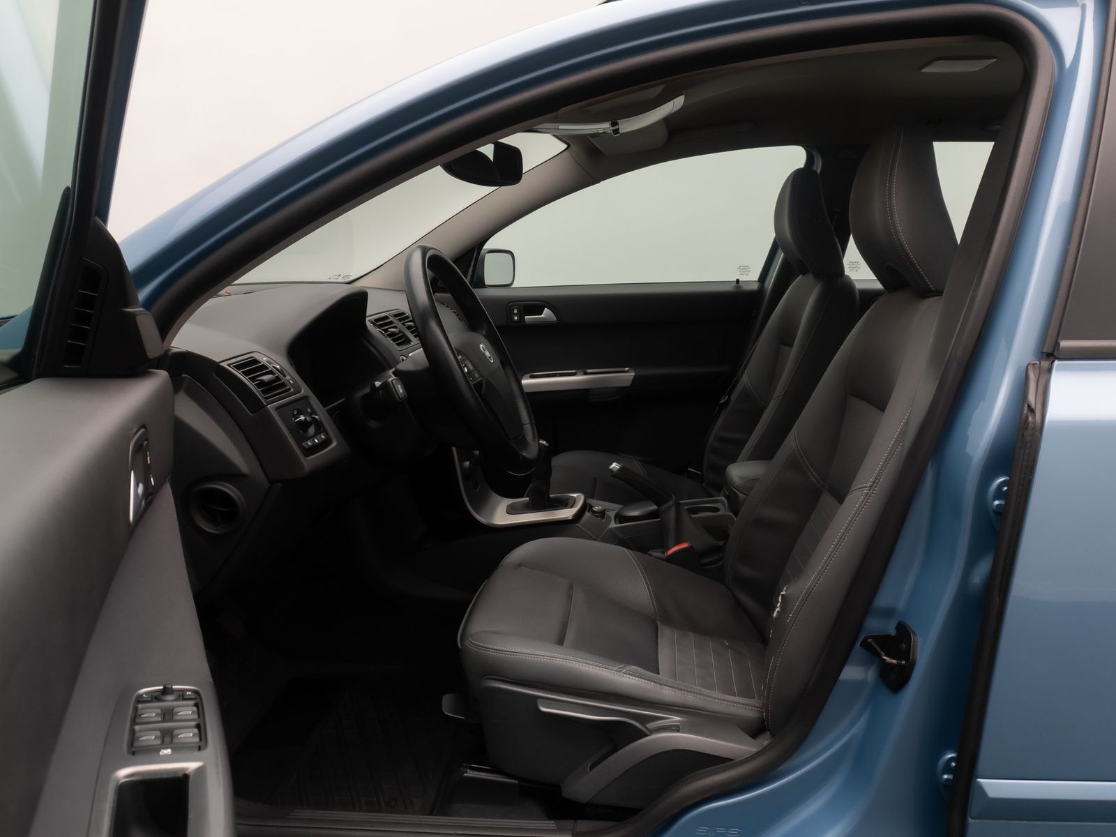 Fahrzeugabbildung Volvo V50 2.0 D Momentum BiXenon AHK HiFi Alarm Tempom