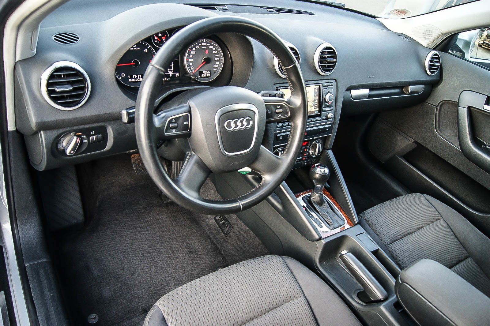 Fahrzeugabbildung Audi A3 Sportback 20TDI S-LINE DSG XENON NAVI SPORT