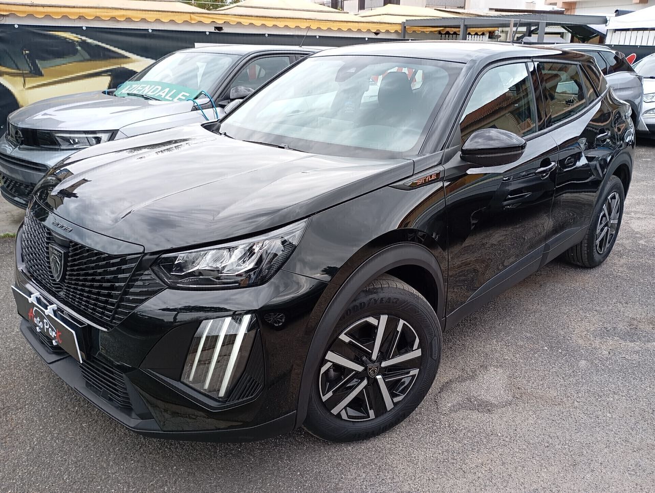 Peugeot 2008 Hybrid 145 e-DCS6 Style imagem 2