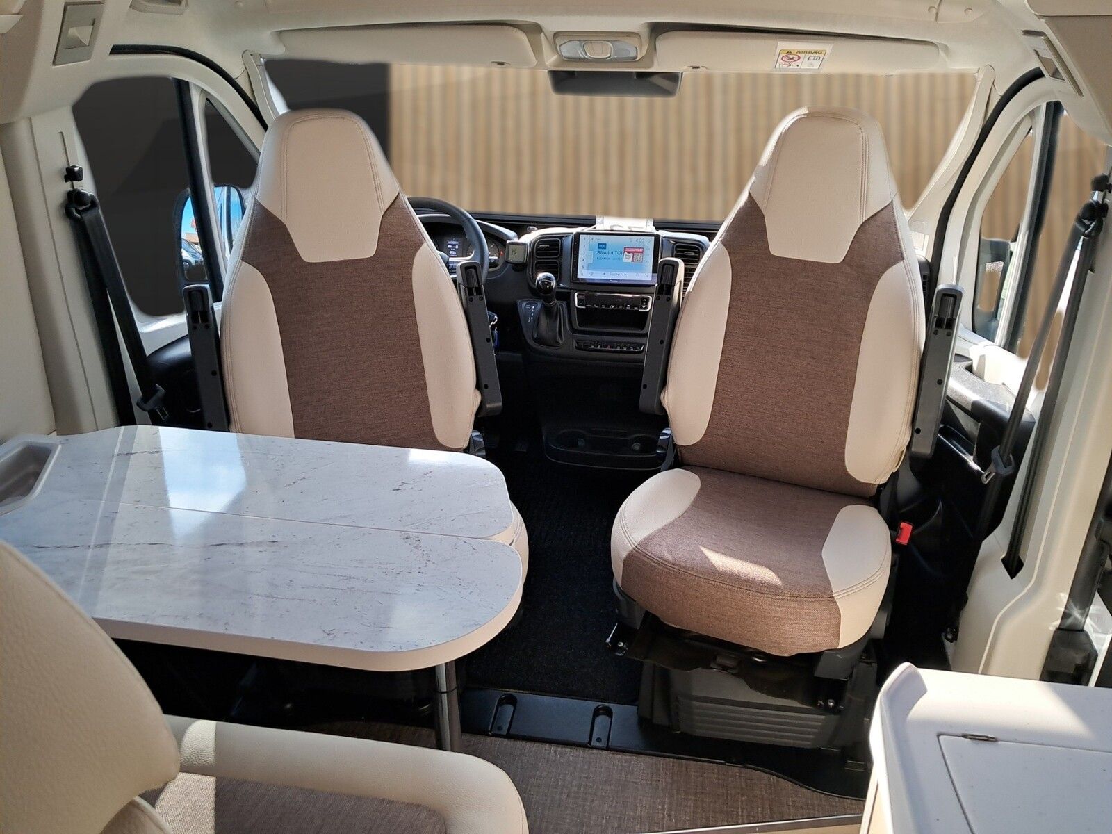 Fahrzeugabbildung Eura Mobil Van V 635 HB Fahrassistenz- & Mondial Plus Paket