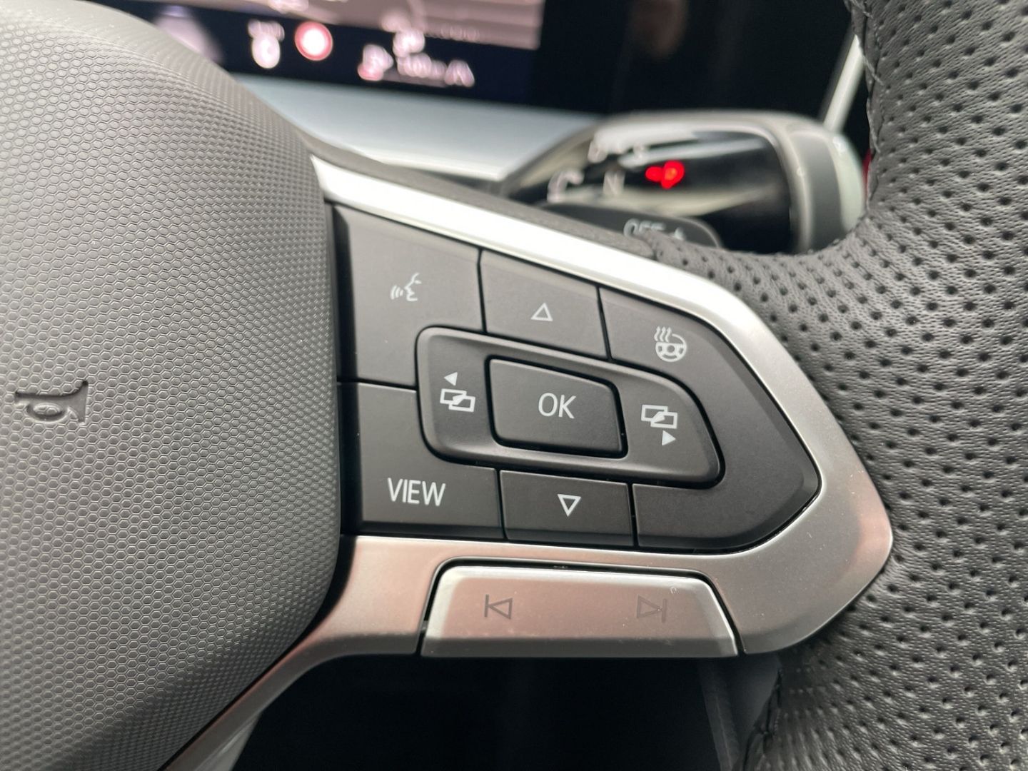 Tayron 2.0 TDI 4Motion R-Line Standhzg/AHK/Pano