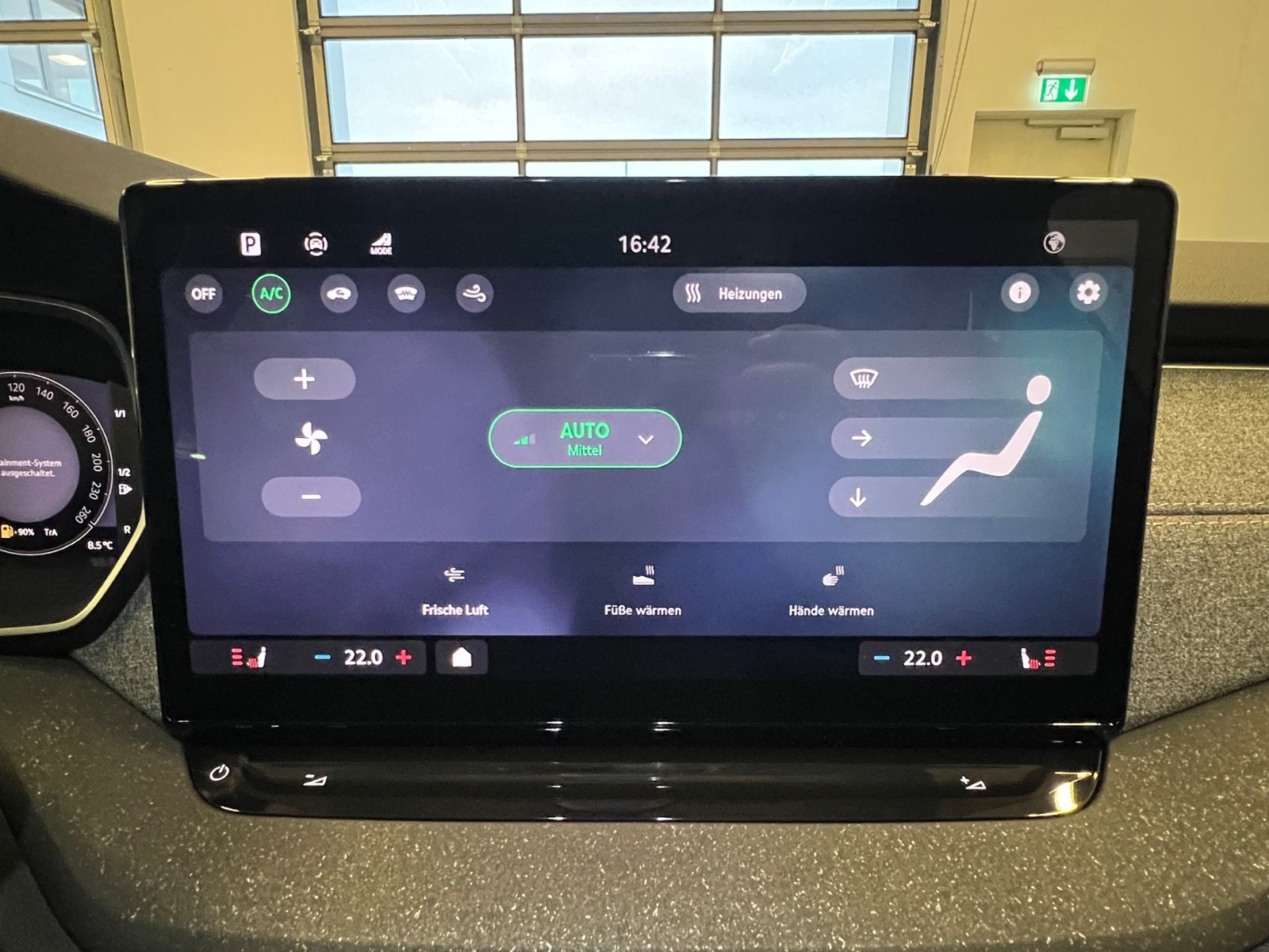 Fahrzeugabbildung SKODA Octavia Combi TOUR 2.0 TDI DSG *AHK, Travel Assi